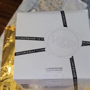 V & R VIKTOR & ROLF FLOWER BOMB EAU DE PARFUME